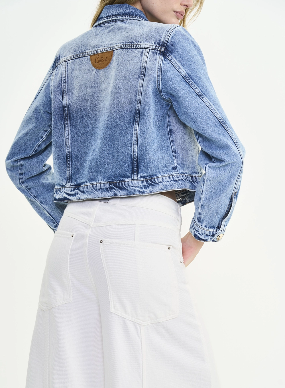 Jaqueta Jeans Feminina Slim Com Bolsos Frontais Índigo