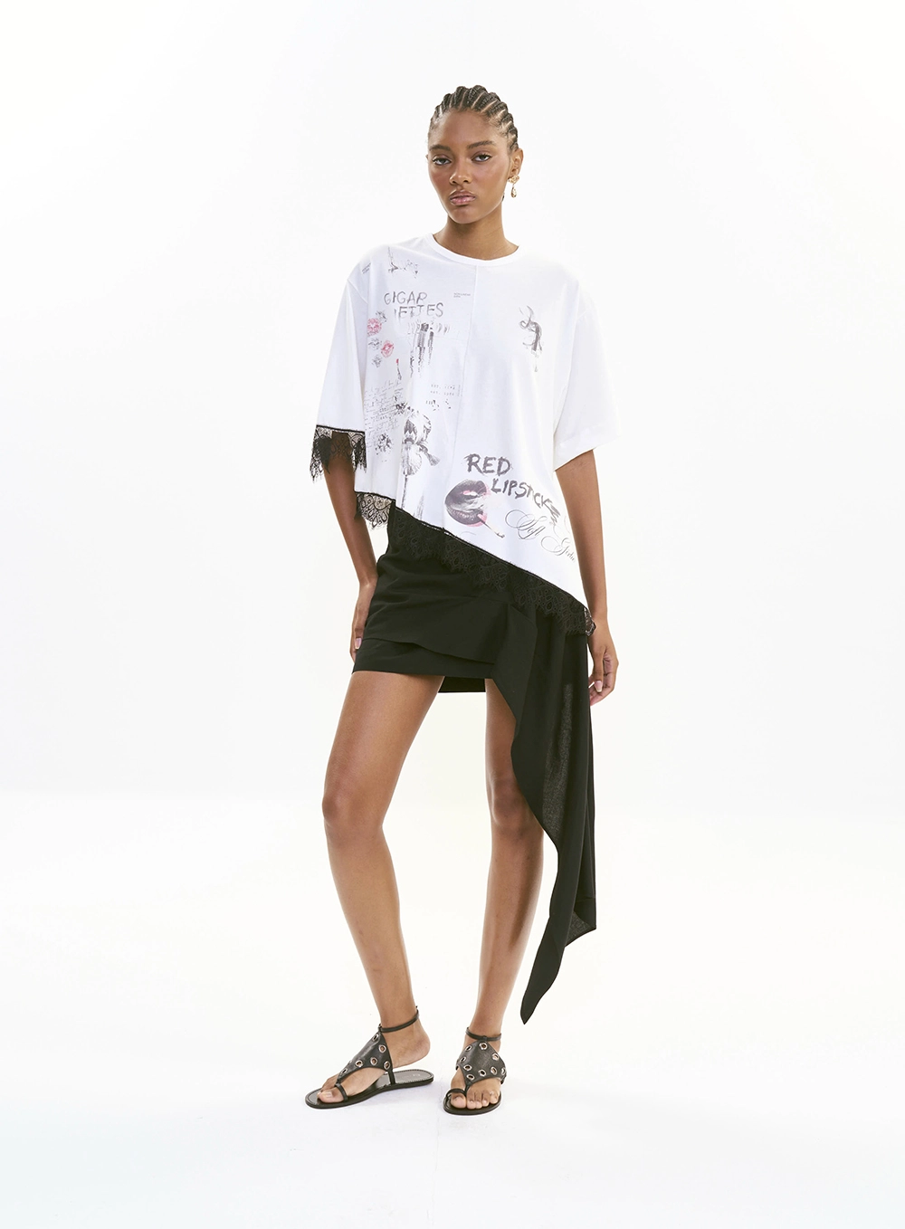 Camiseta Loose Assimétrica Com Renda Off Shell