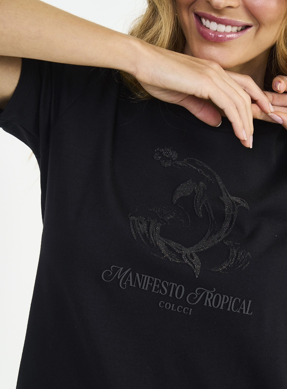 Camiseta Reta Comfort Com Detalhe Frontal Preto