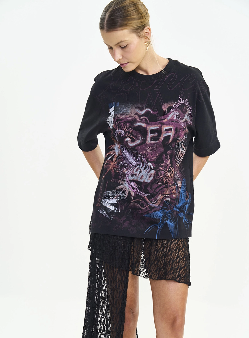 Camiseta Ampla Reta Barra Traseira Com Renda