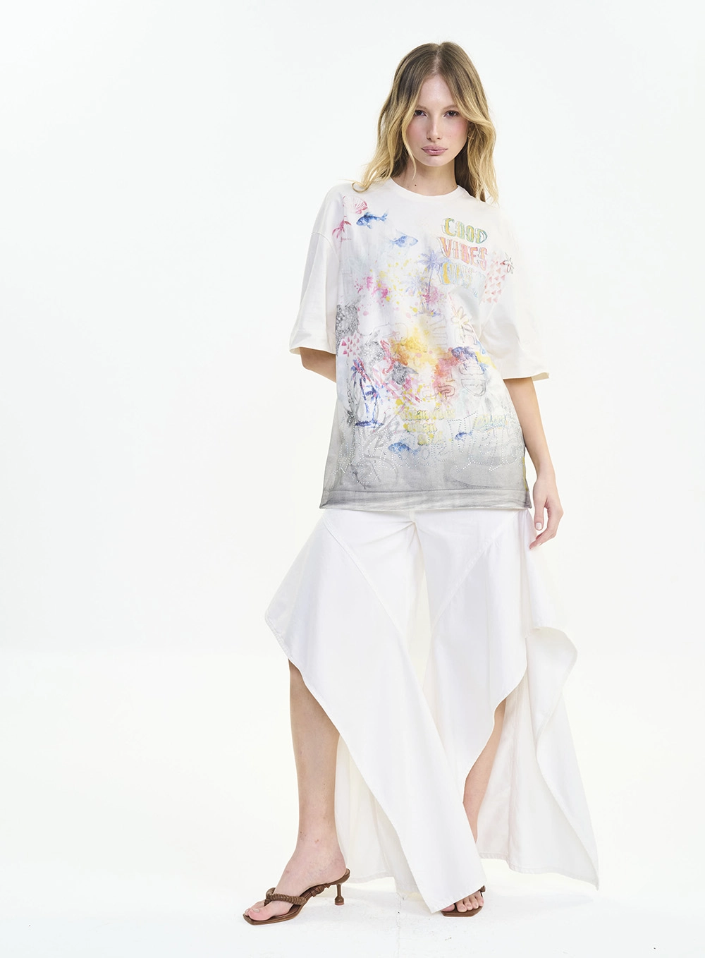 Camiseta Feminina Oversized Estampa Good Vibes Off Shell