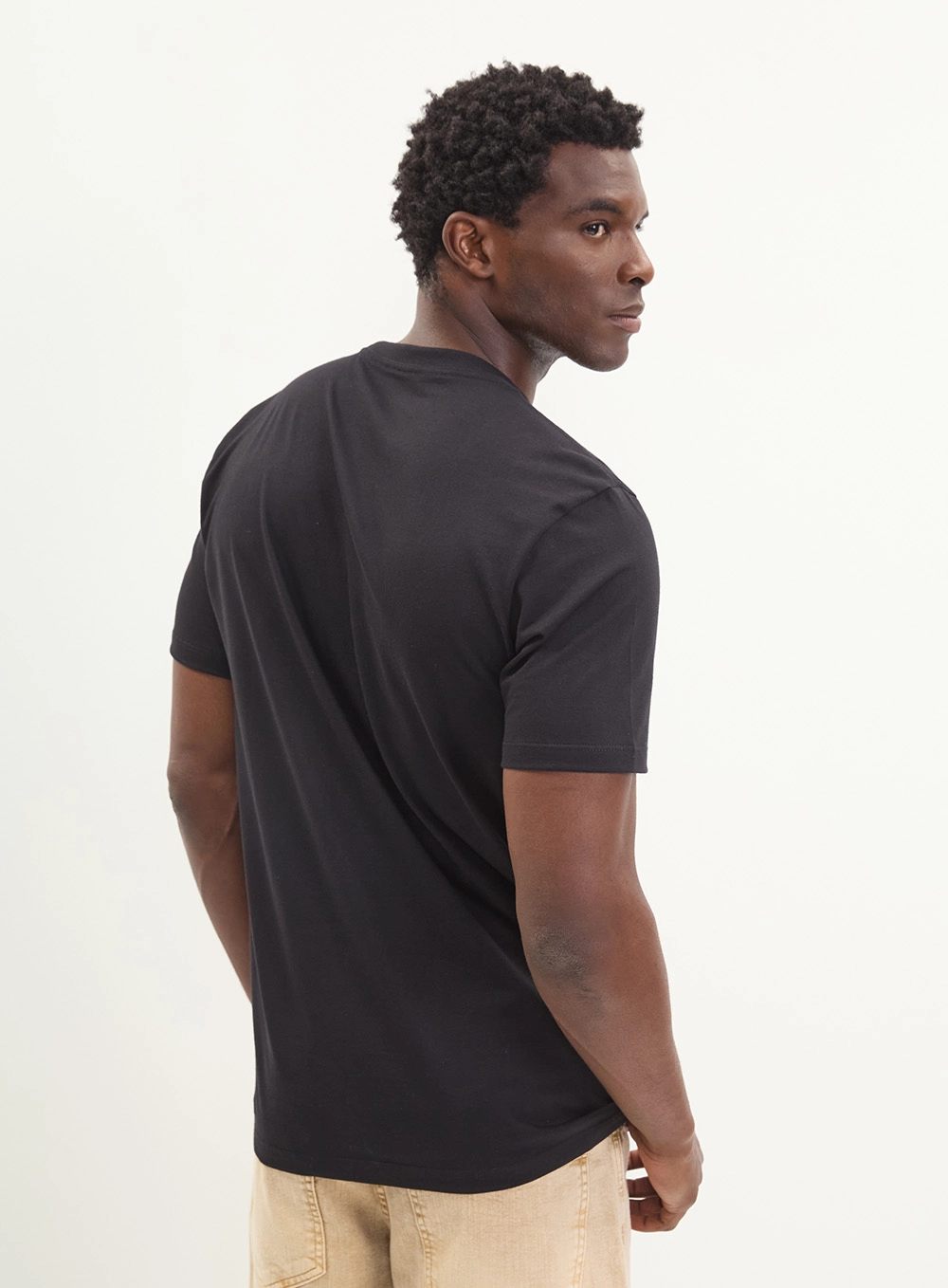 Camiseta Básica New Slim Detalhe Gola Masculina Preto