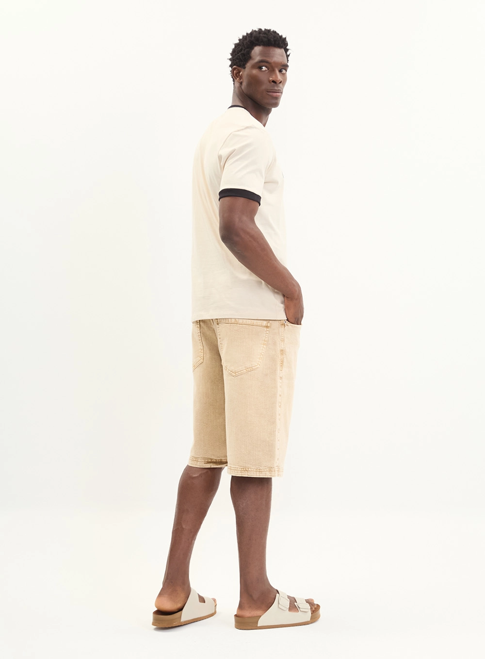 Camiseta Masculina Slim Estampada Com Contrastes Bege