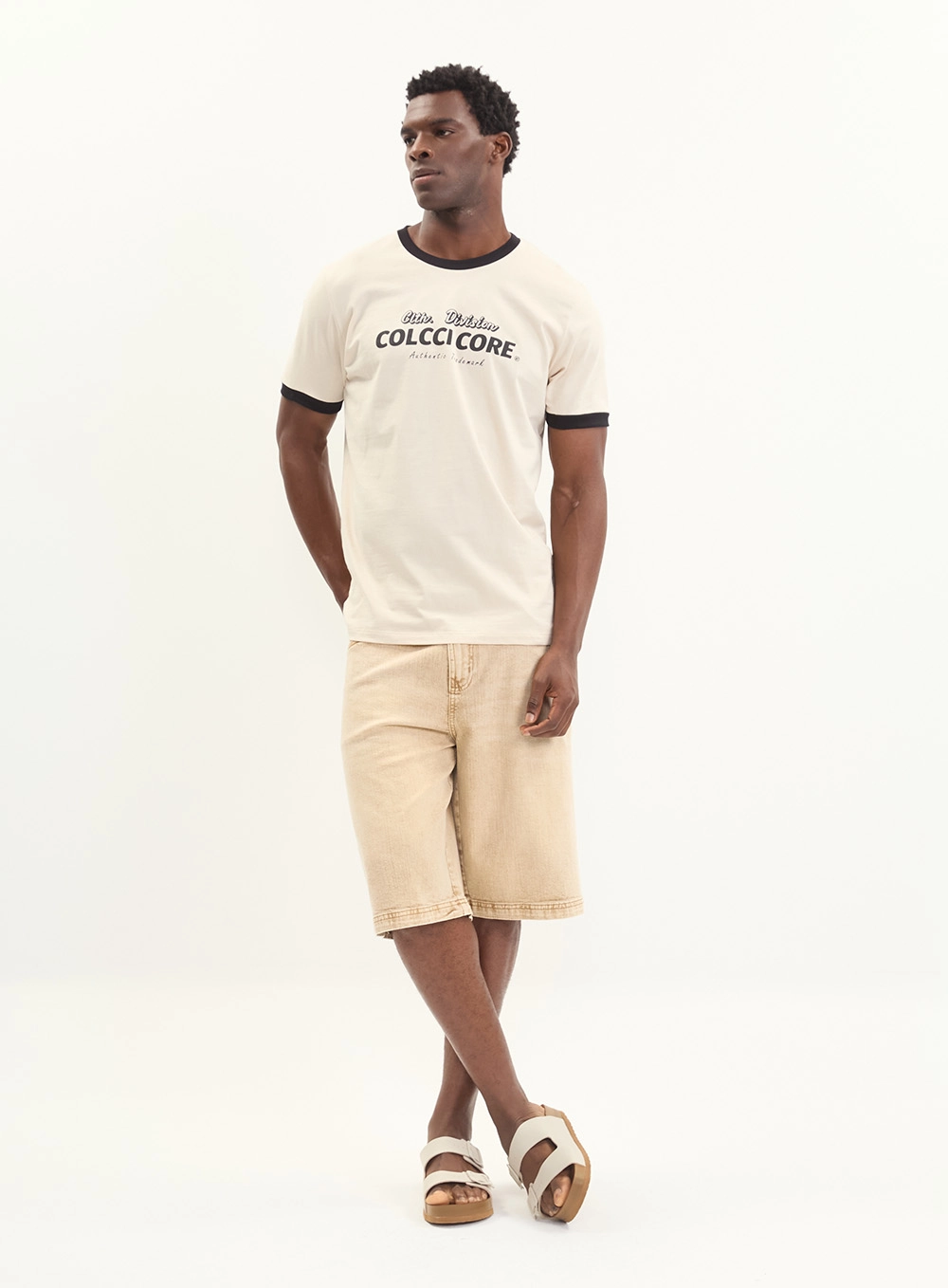 Camiseta Masculina Slim Estampada Com Contrastes Bege