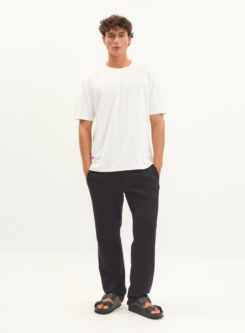 Camiseta Masculina Básica - Relax Fit Off Shell