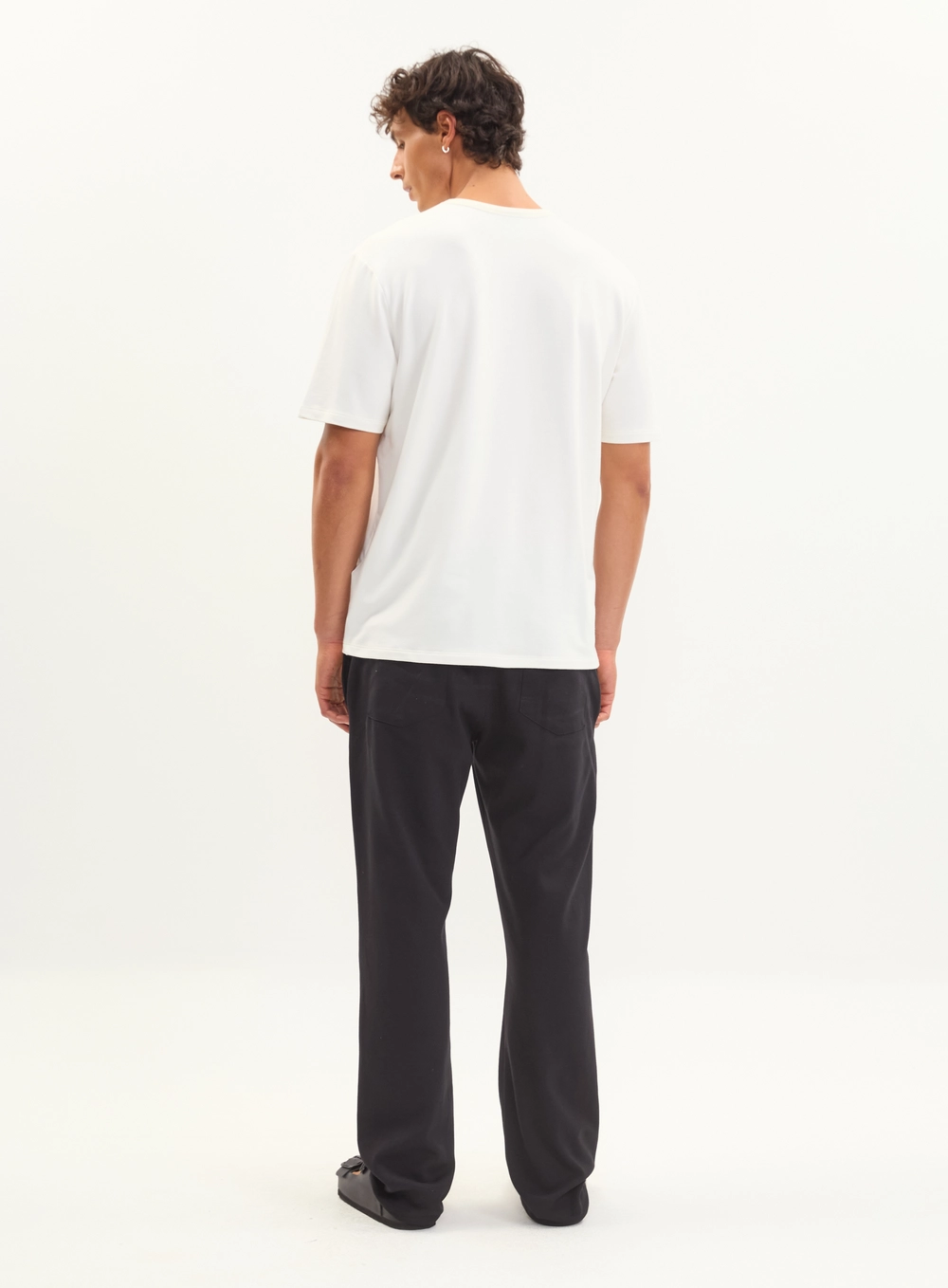 Camiseta Masculina Básica - Relax Fit Off Shell