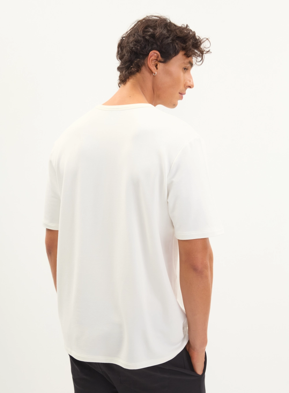Camiseta Masculina Básica - Relax Fit Off Shell