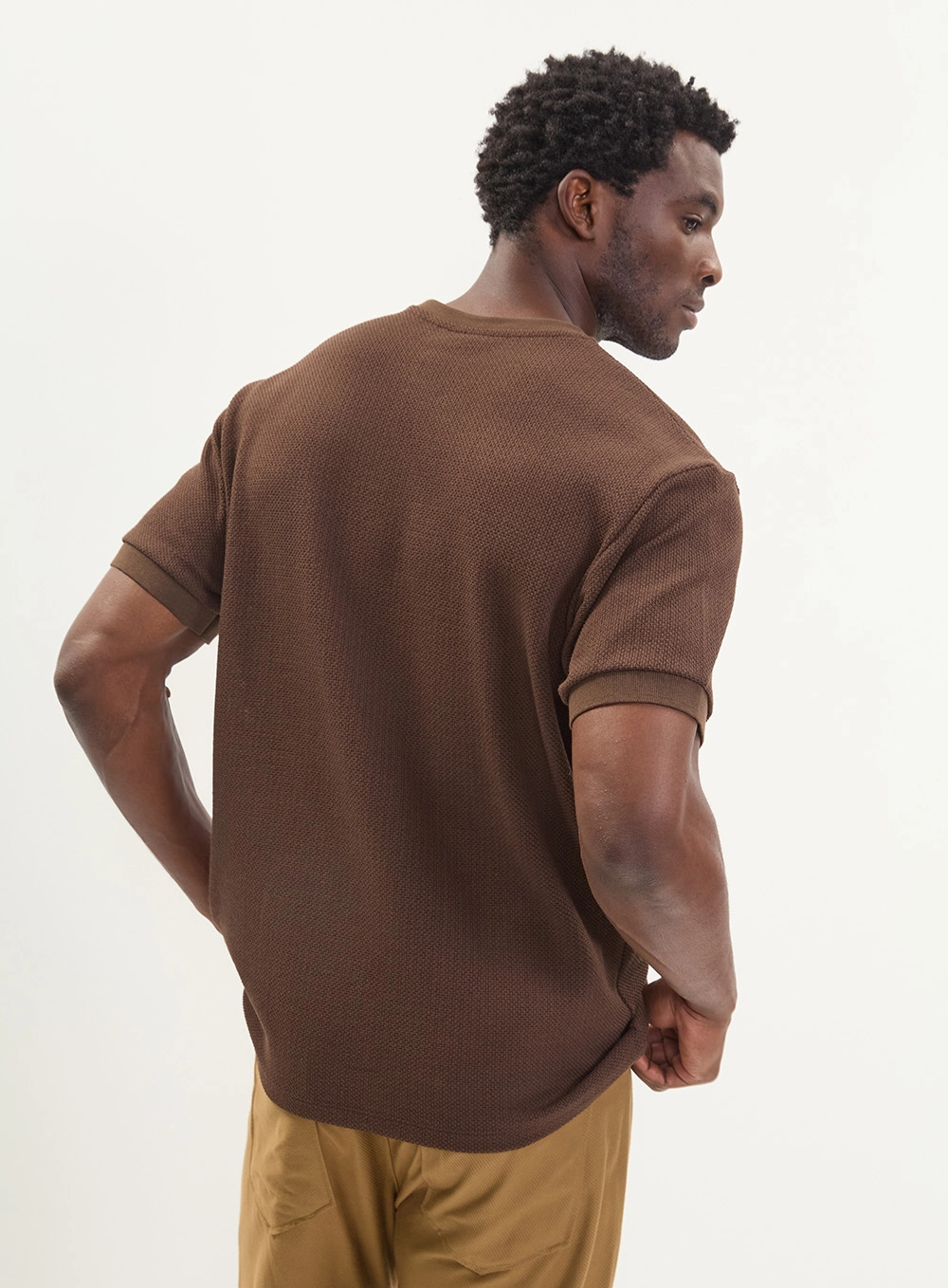 Camiseta Masculina Regular Ajustada Texturizadas Marrom Coconut