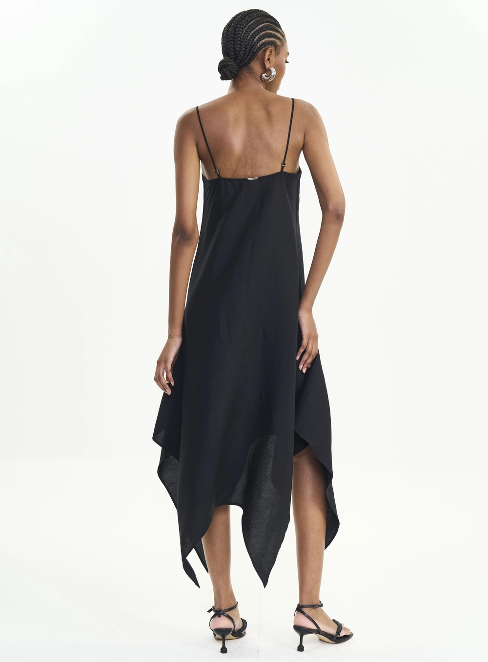 Vestido Midi Evasê De Pontas Assimétricas Preto