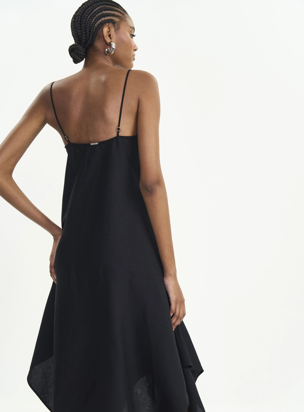 Vestido Midi Evasê De Pontas Assimétricas Preto
