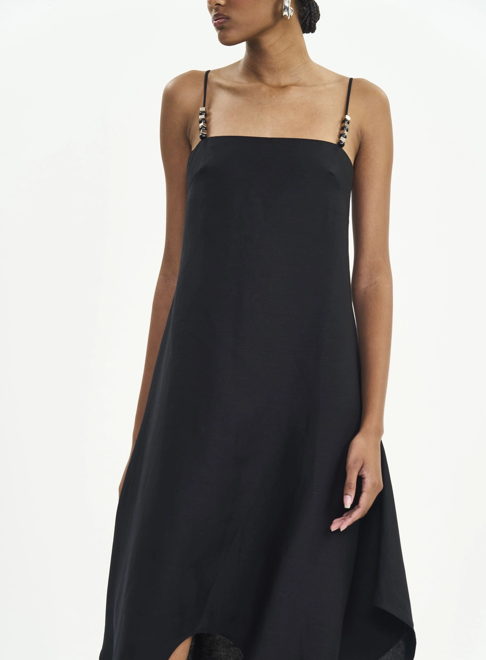 Vestido Midi Evasê De Pontas Assimétricas Preto