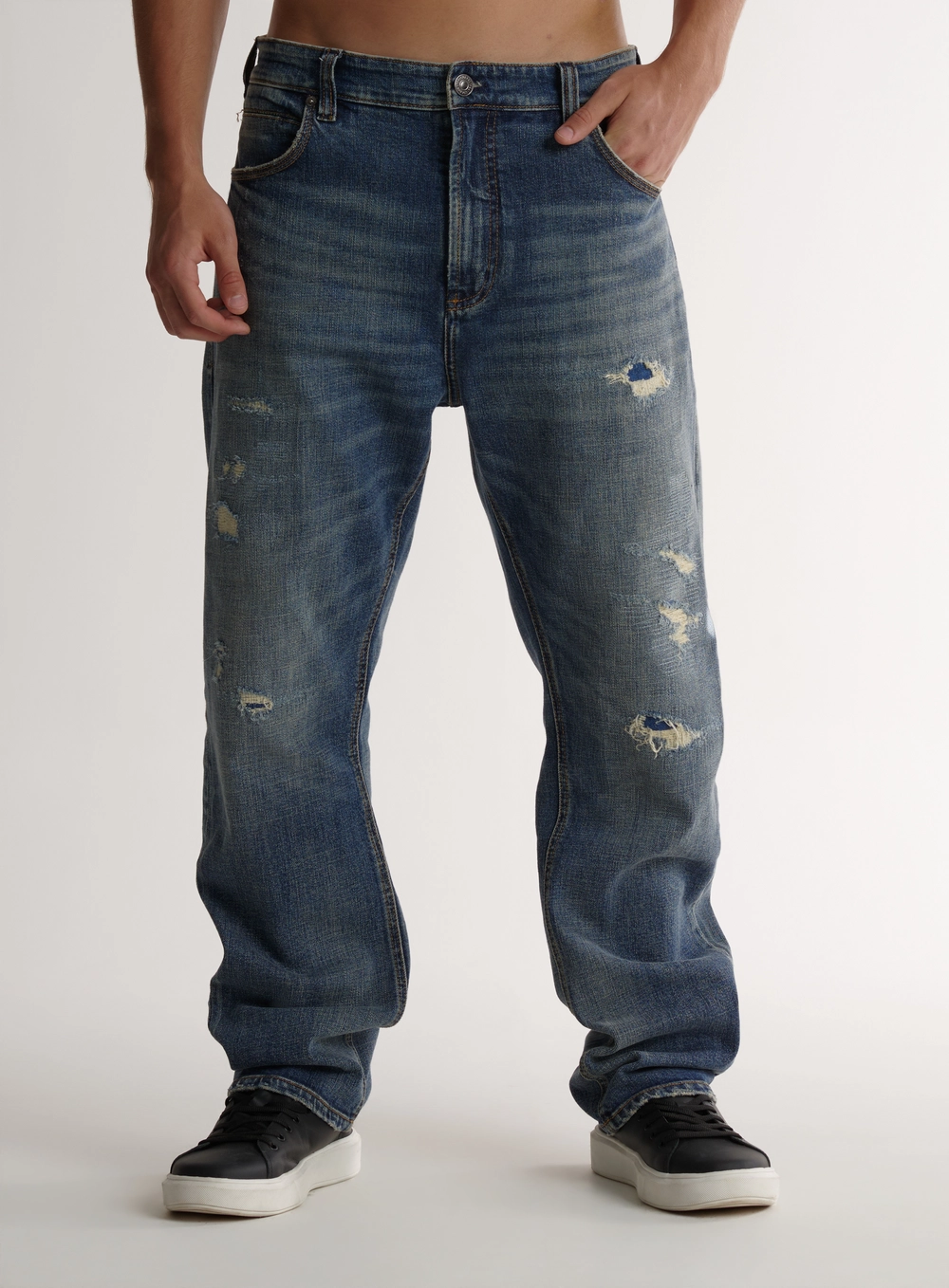 Calça Jeans Com Rasgos E Puídos Índigo