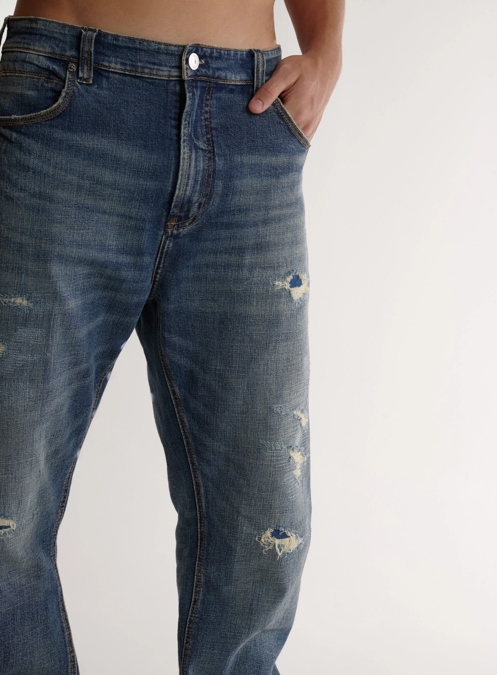 Calça Jeans Com Rasgos E Puídos Índigo