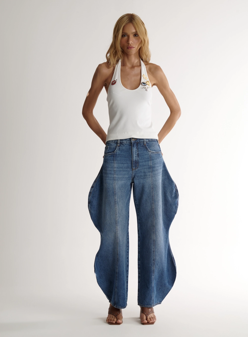Calça Jeans Sculptural Com Volumes Laterais Índigo