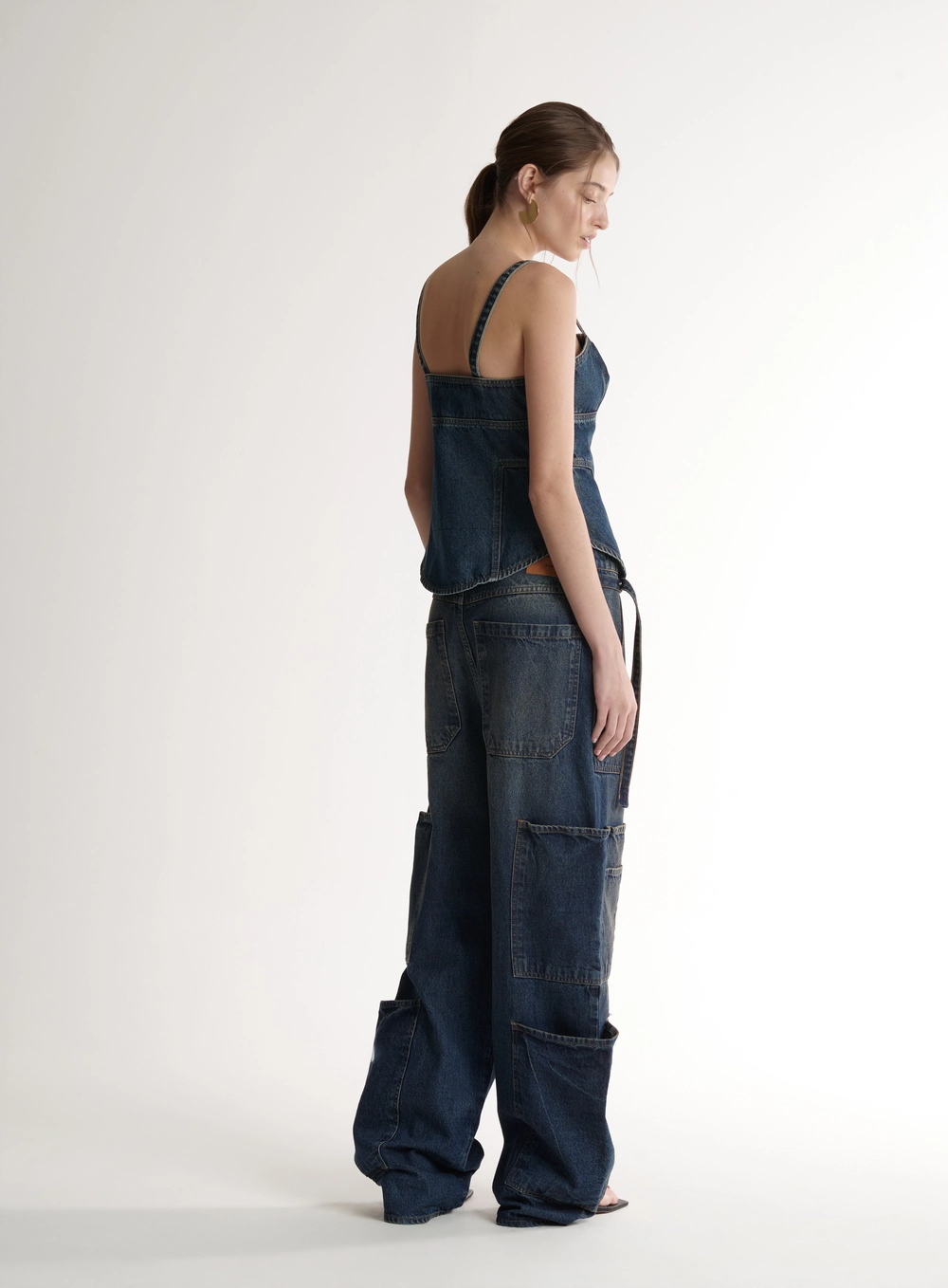 Calça Jeans Wide Leg Cargo Com Fivelas - Bruna Low Índigo