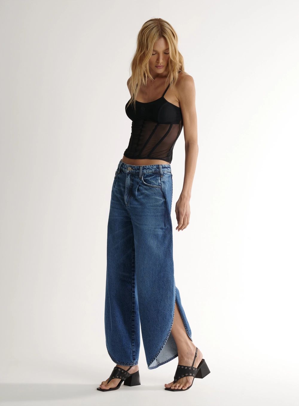 Calça Feminina Jeans Sculptural Com Fendas Índigo