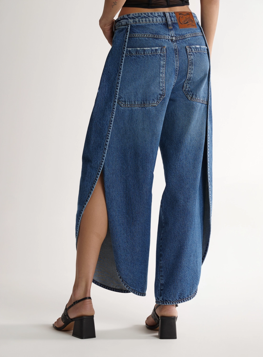 Calça Feminina Jeans Sculptural Com Fendas Índigo