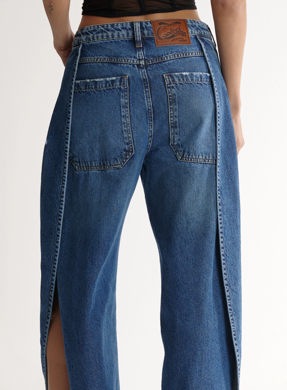 Calça Feminina Jeans Sculptural Com Fendas Índigo