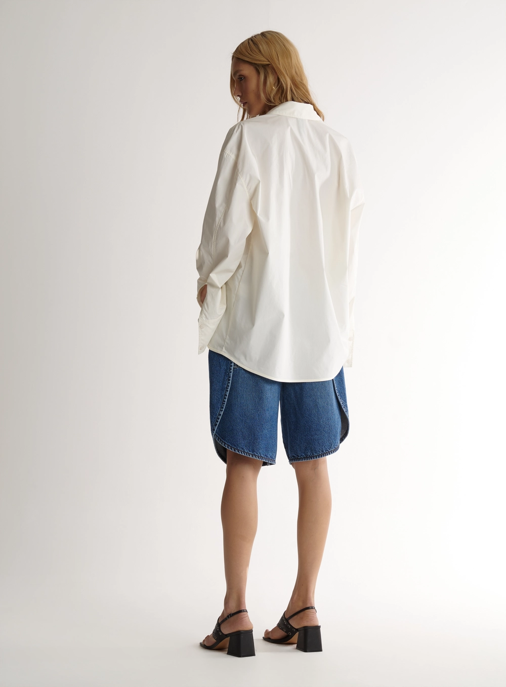 Bermuda Jeans Sculptural Com Fendas Feminina Índigo