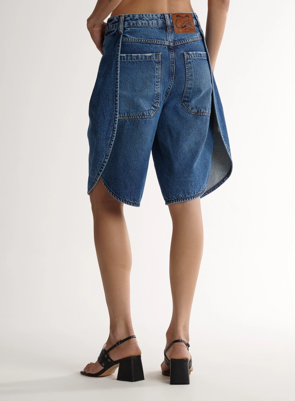 Bermuda Jeans Sculptural Com Fendas Feminina Índigo