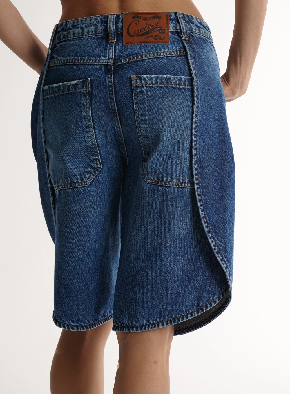Bermuda Jeans Sculptural Com Fendas Feminina Índigo