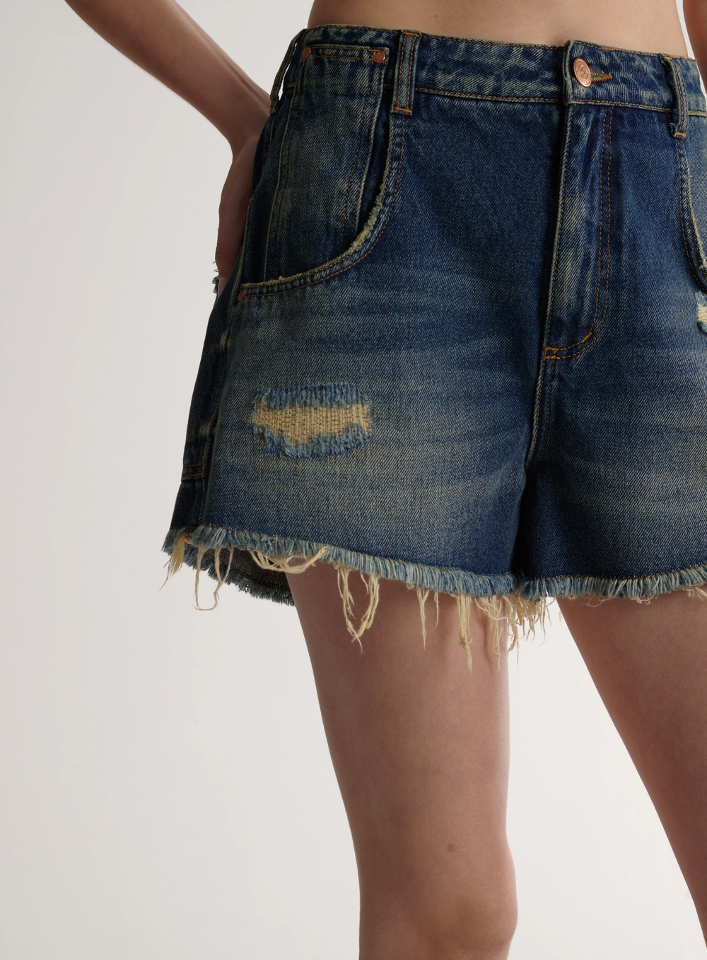 Short Feminino Jeans Desfiados - Bruna Low Índigo