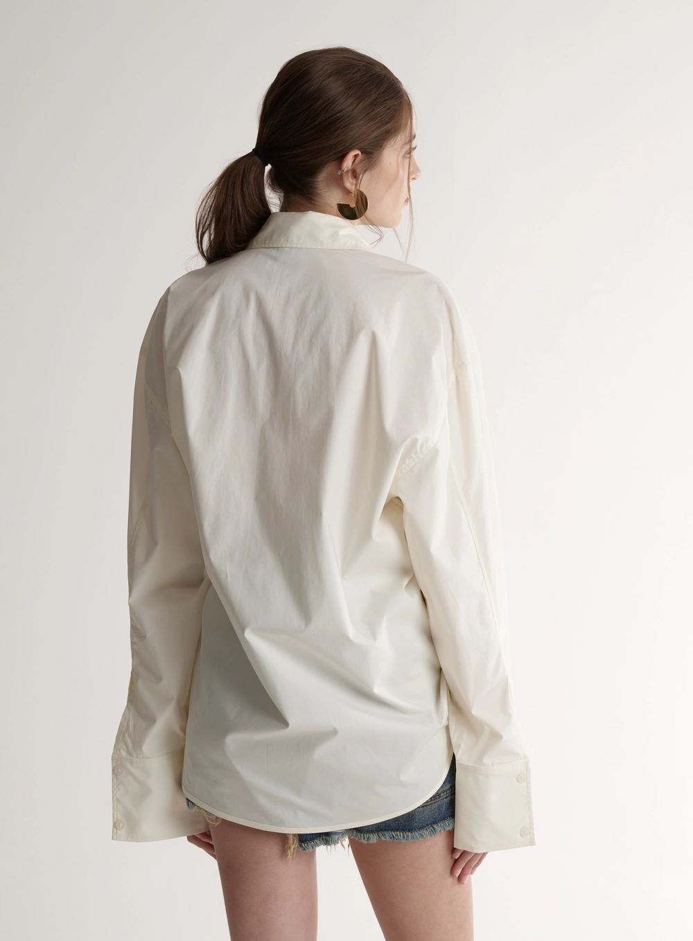 Camisa Feminina Oversized Com Estampa E Broches Off Shell