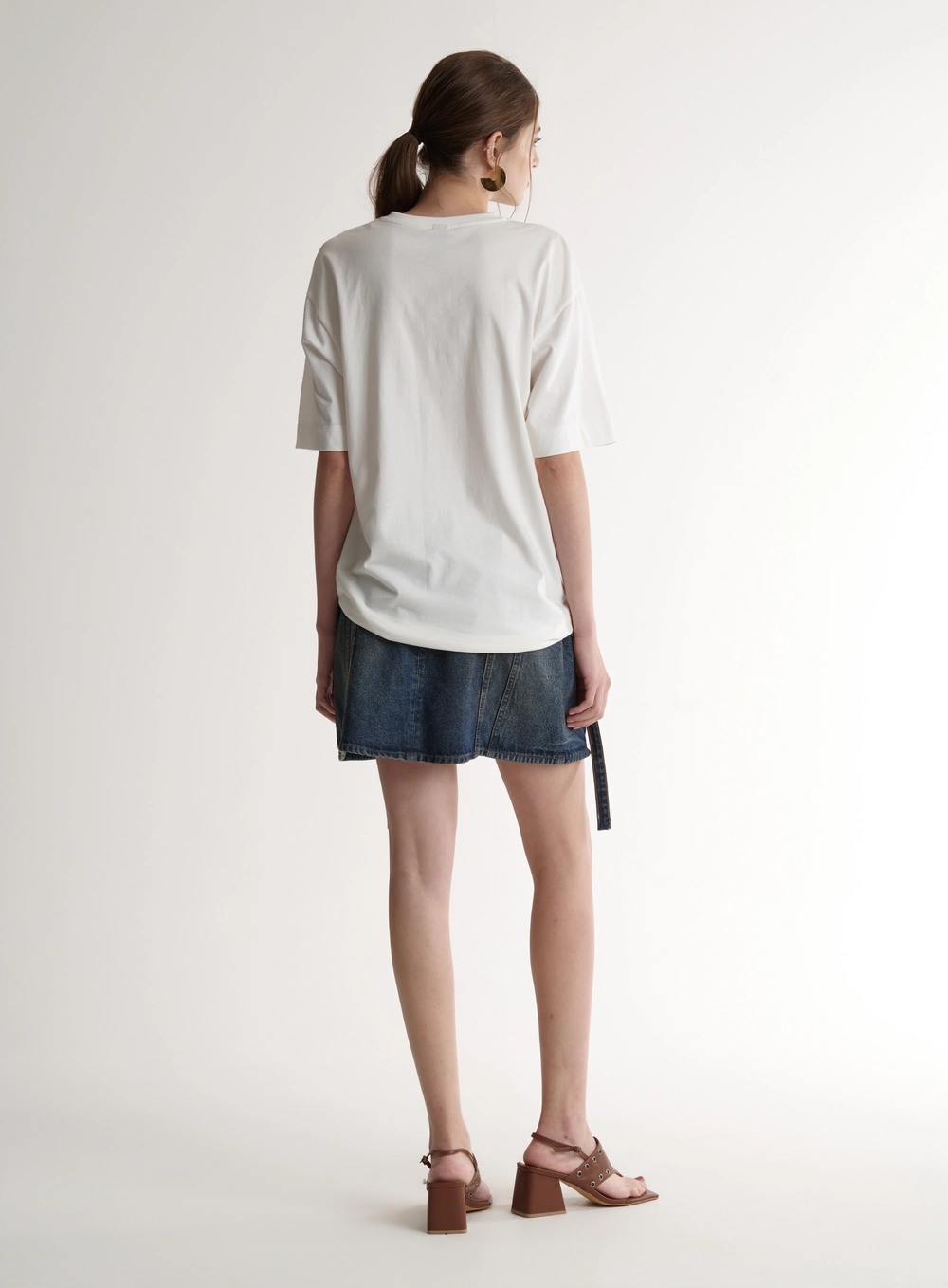 Camiseta Feminina Com Estampa E Broches Off Shell