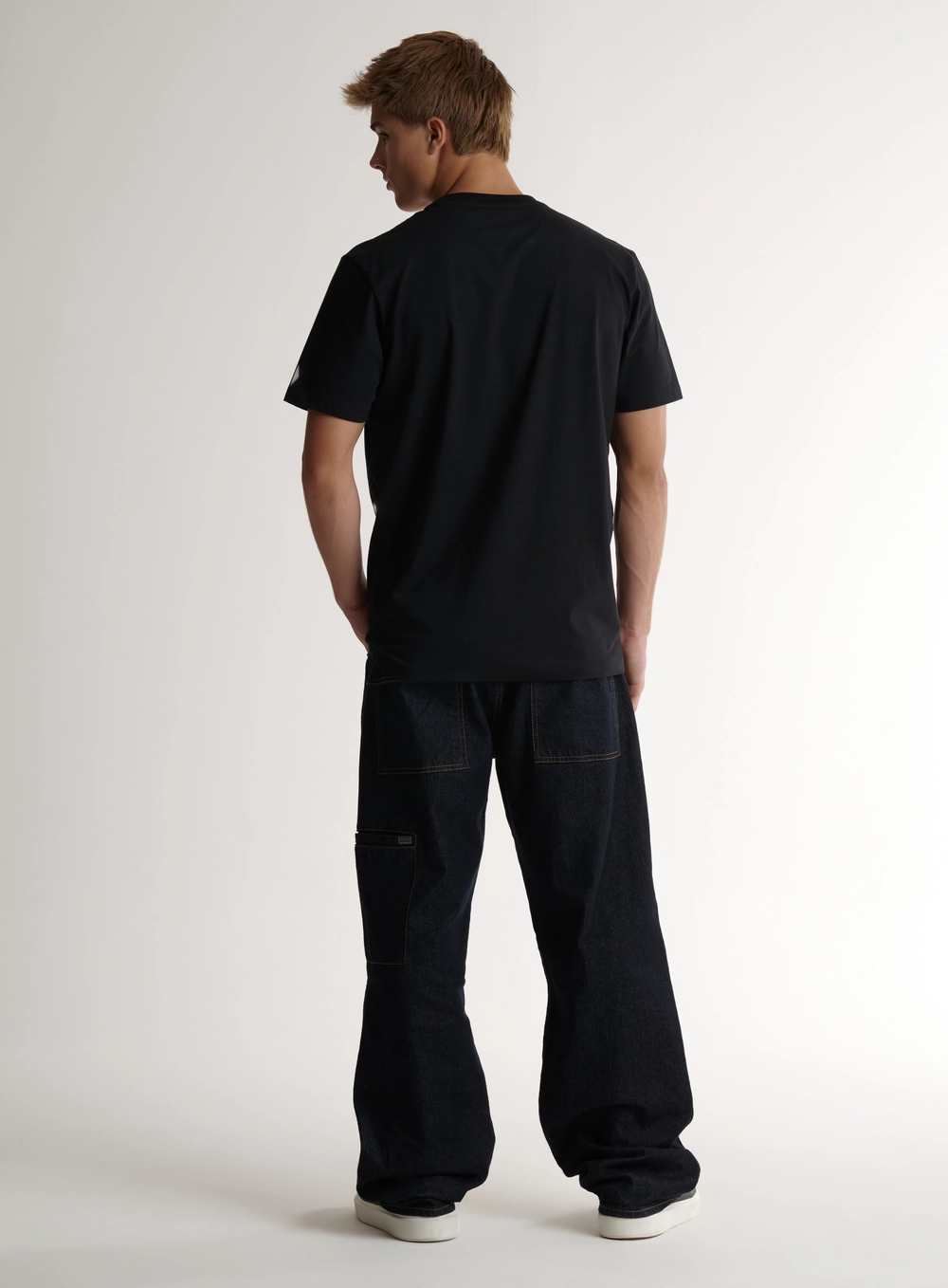 Camiseta Masculina Com Estampa Logo Preto
