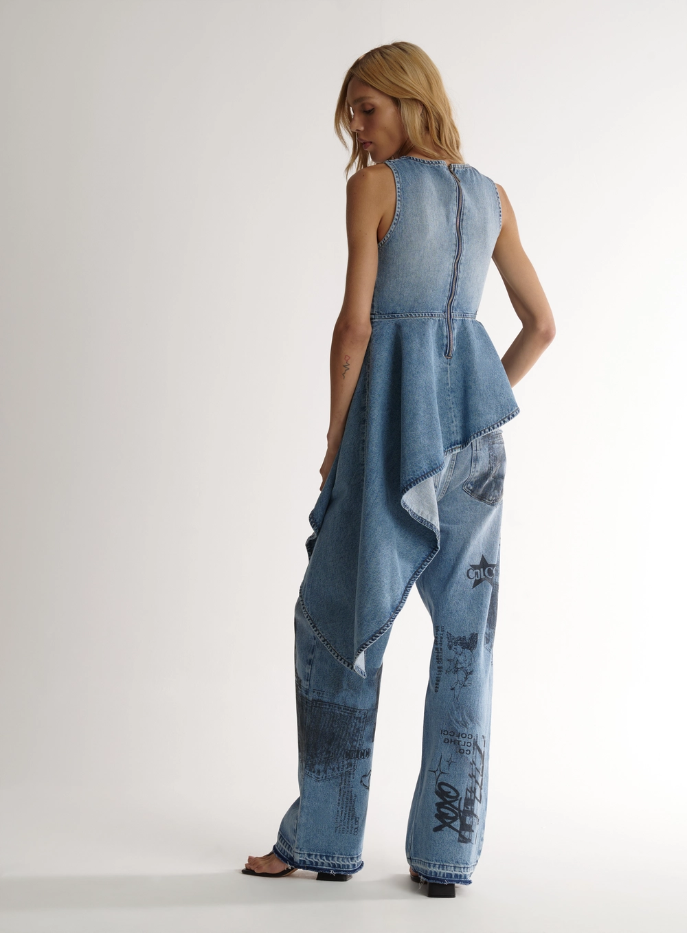 Blusa Jeans Sculptural Com Barra Assimétrica Índigo
