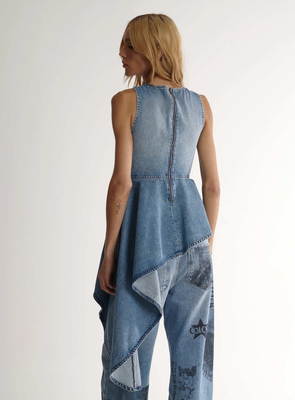 Blusa Jeans Sculptural Com Barra Assimétrica Índigo