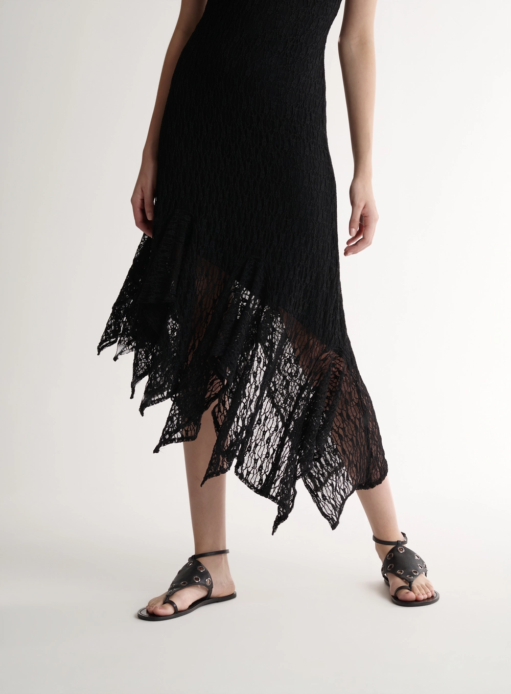 Vestido Em Renda Com Barra Assimétrica Preto