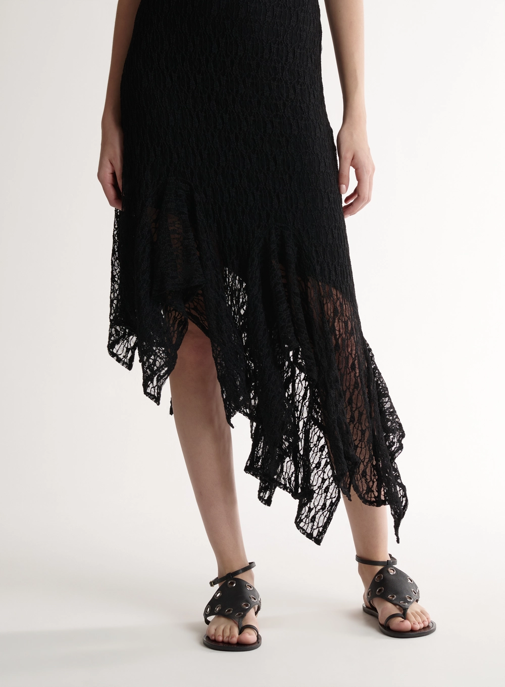 Vestido Em Renda Com Barra Assimétrica Preto