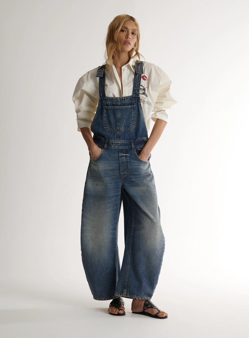 Jardineira Feminina Jeans Sculptural Com Bolsos