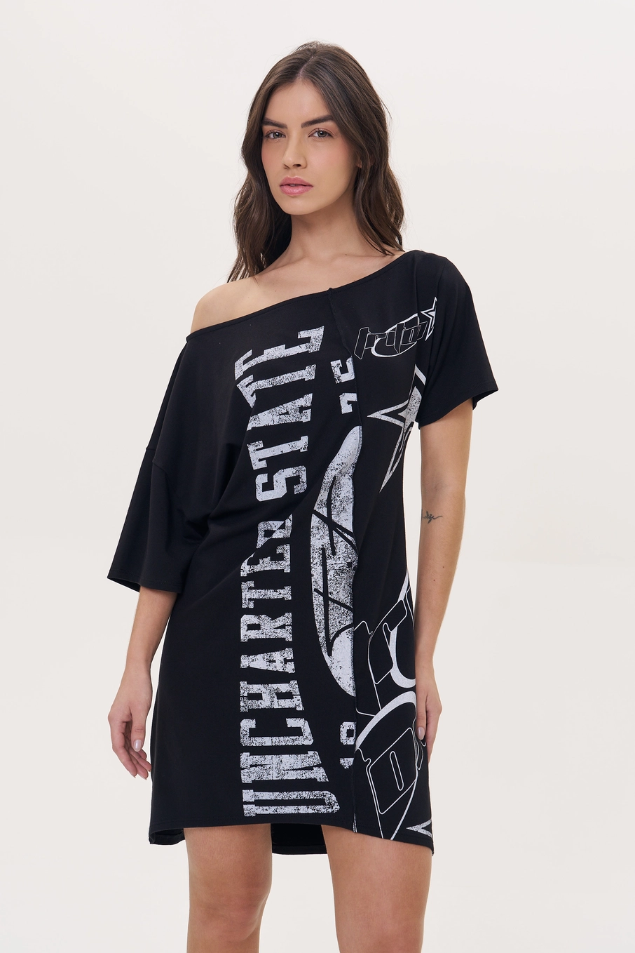 Vestido T-shirt Oversized Estampada Preto 2