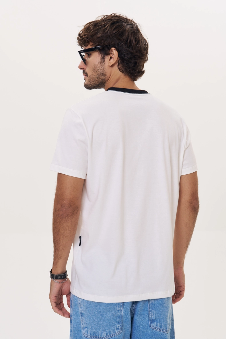 Camiseta Masculina Com Estampa Frontal - New Off Shell 3