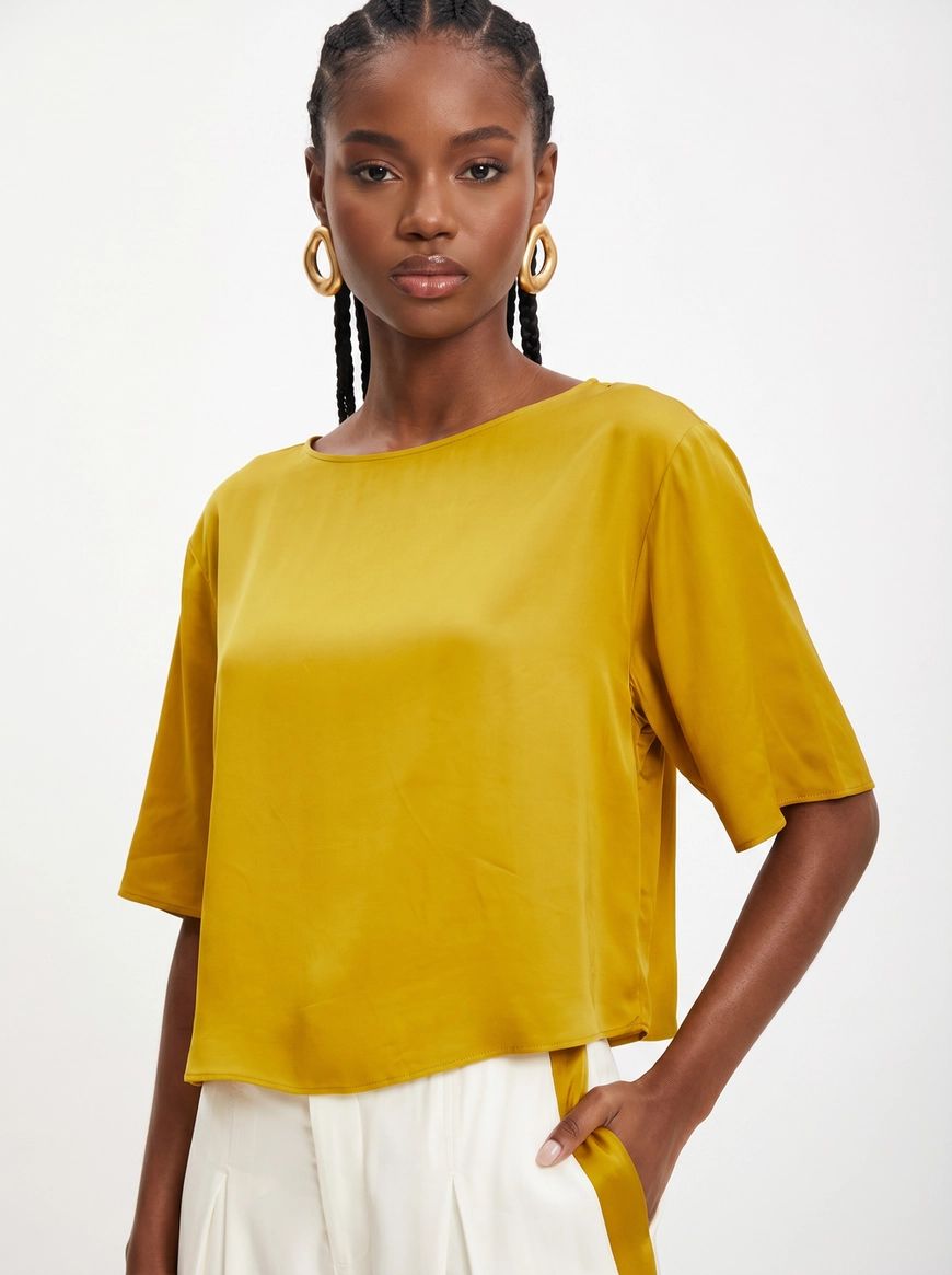 Camiseta Feminina Square Boxy Acetinada Cropped AMARELO 4