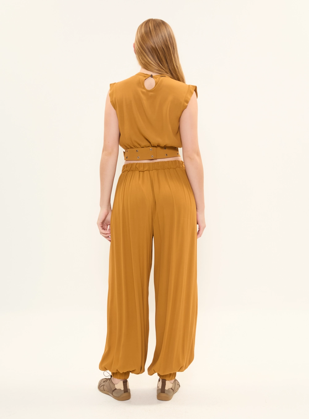Calça Feminina Aladin Cintura Média Com Pregas Marrom 2