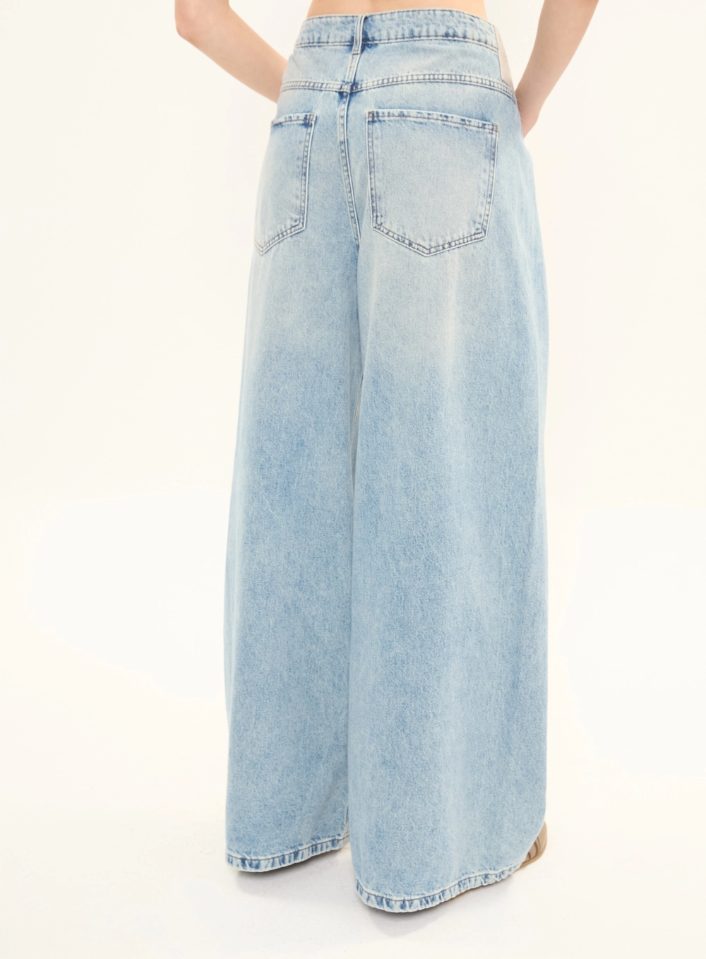 Calça Jeans Pantalona Super Loose Com Pregas Índigo 4