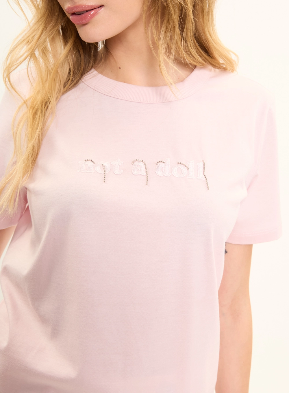 Camiseta Feminina Regular Estampa Not A Doll Rosa 3