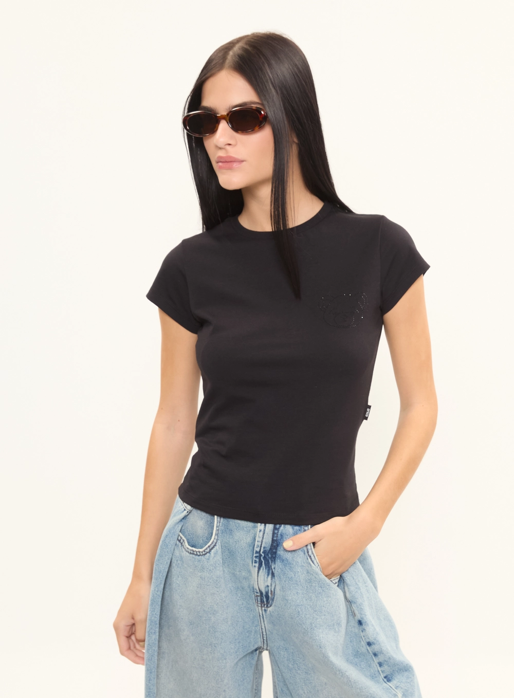 Camiseta Feminina Baby Look Com Aplicação Preto 1