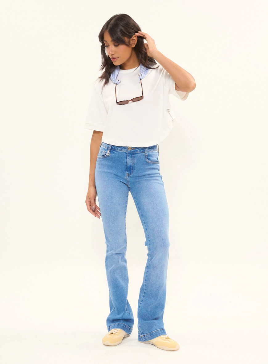 Camiseta Feminina Box Com Detalhe Metal Off Shell 4