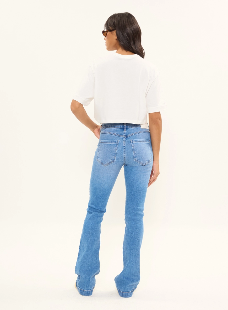 Camiseta Feminina Box Com Detalhe Metal Off Shell 5