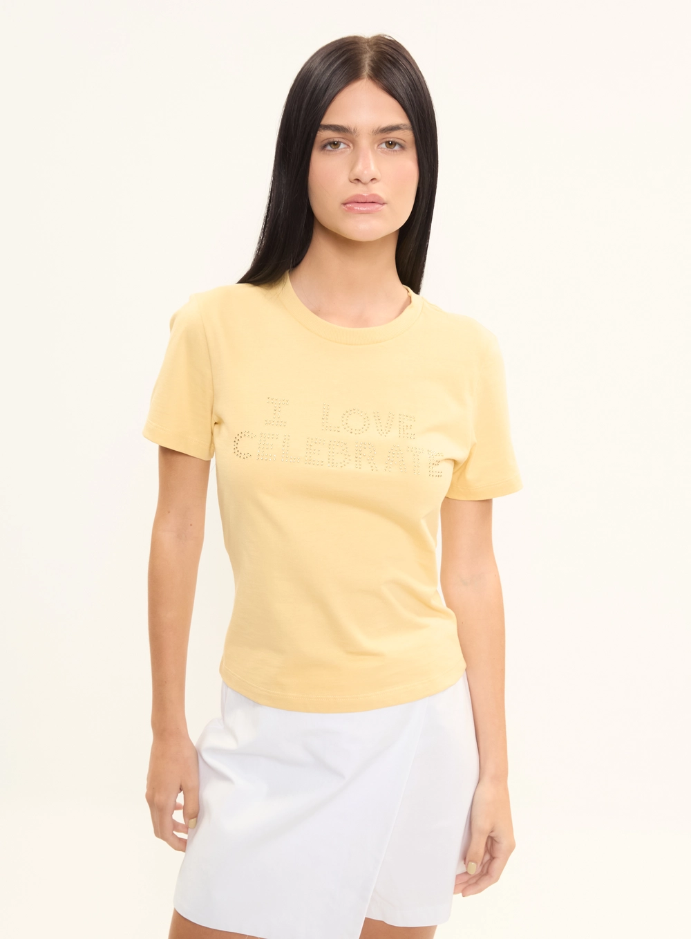 Camiseta Feminina Slim I Love Celebrate Em Strass Amarelo 1