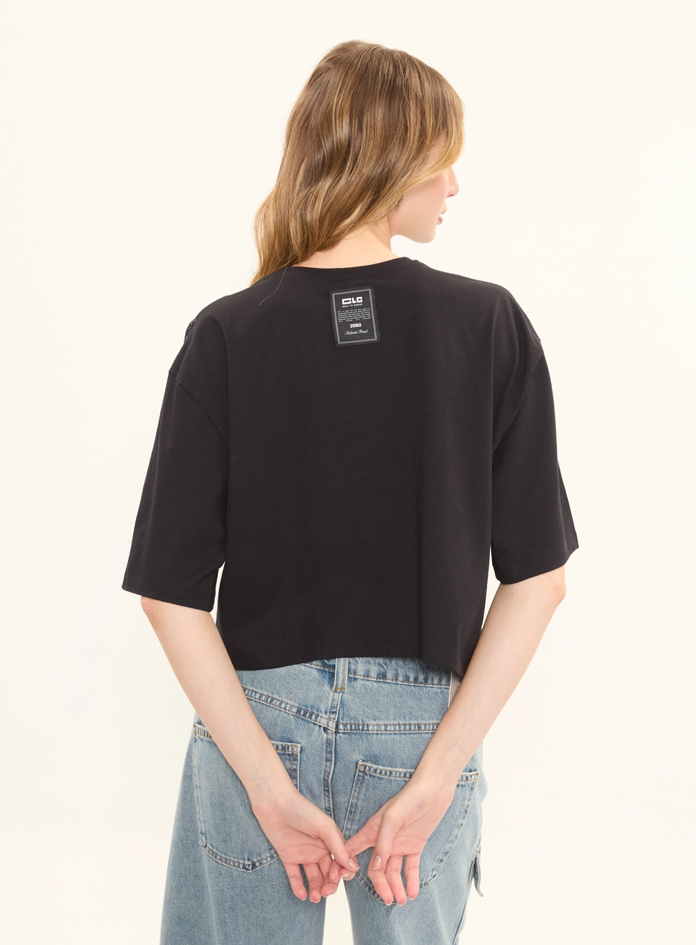 Camiseta Feminina Box Cropped Com Renda Preto 2