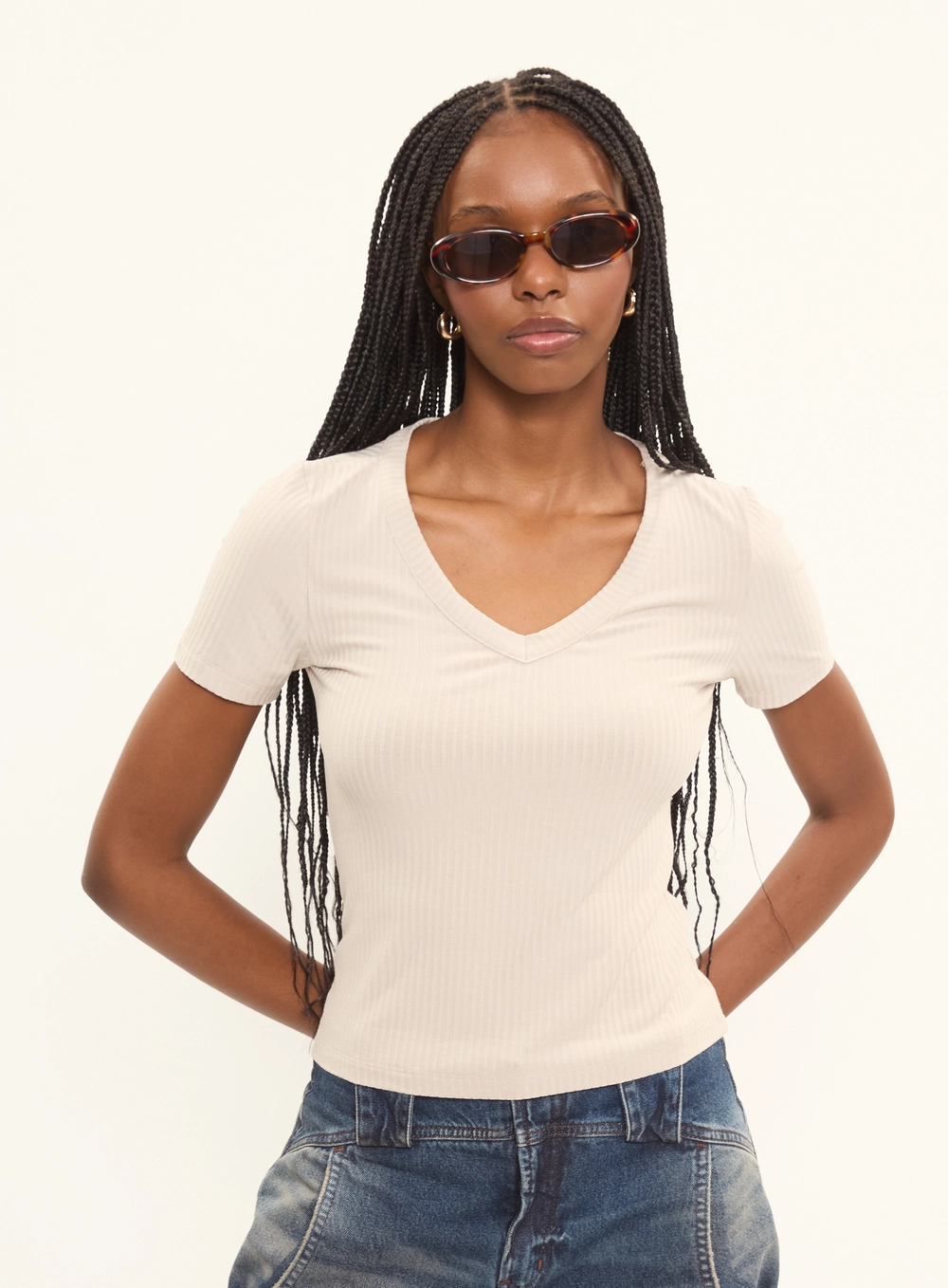 Blusa Small Fit Canelada Decote V Bege Esquilo 1