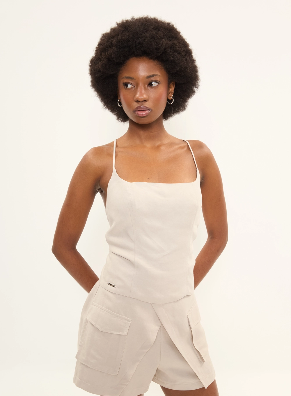 Blusa Slim De Alças Finas E Costas Abertas Bege Esquilo 1