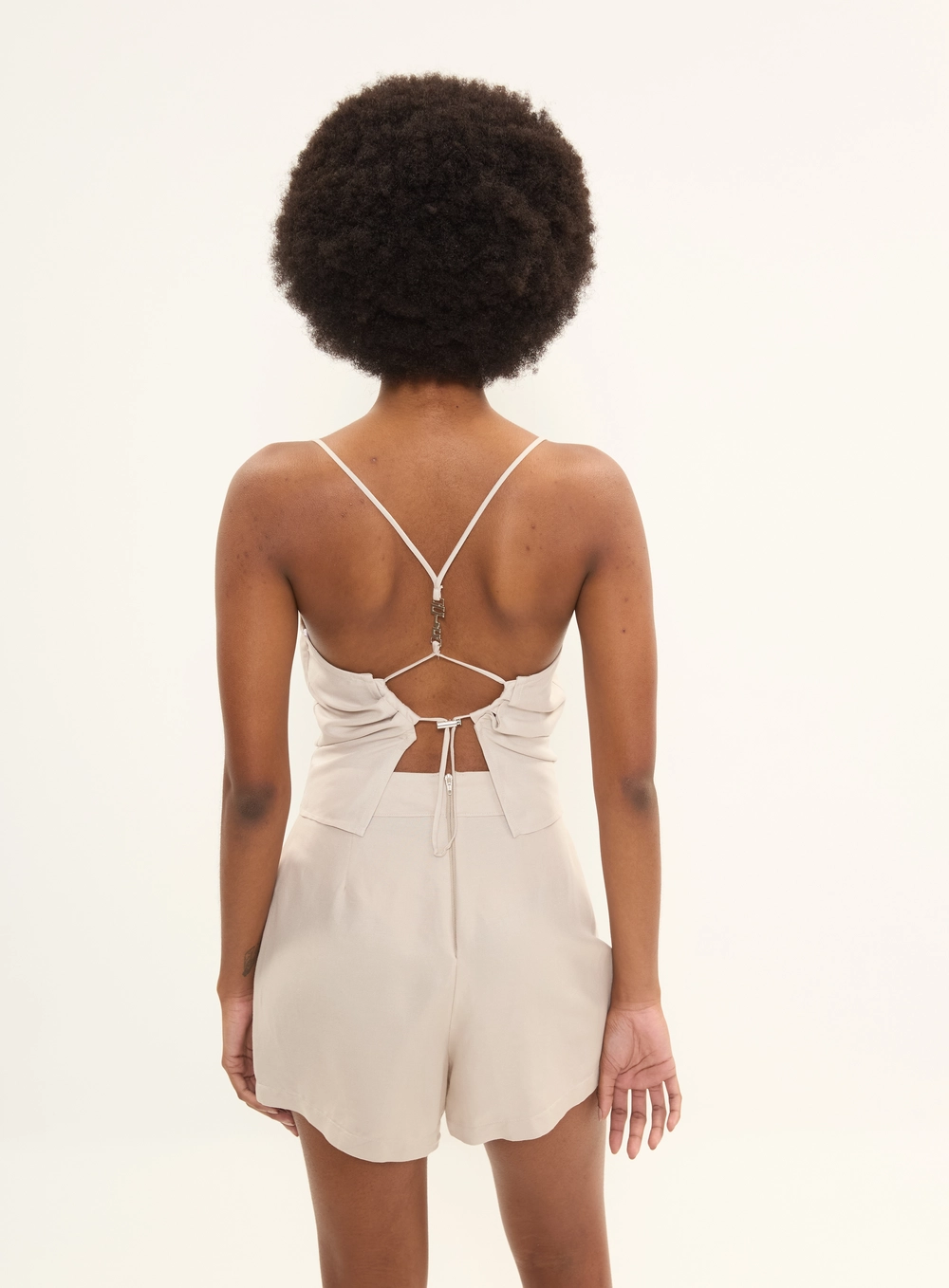 Blusa Slim De Alças Finas E Costas Abertas Bege Esquilo 2