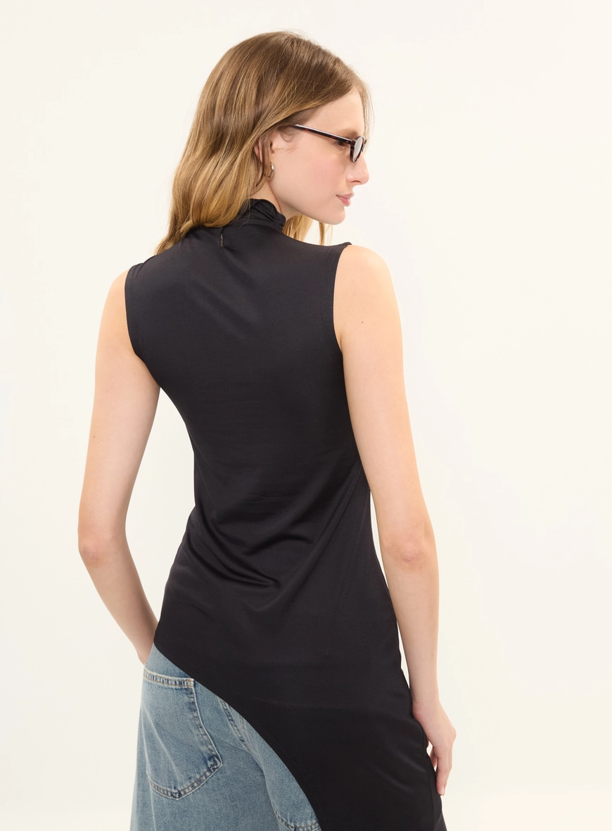 Blusa Slim Gola Alta Com Barra Assimétrica Preto 2